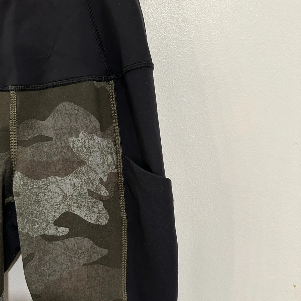 North Face Motivation High Rise Pocket 7/8 Tights Camo Black Womens S Yoga - Picture 2 of 8